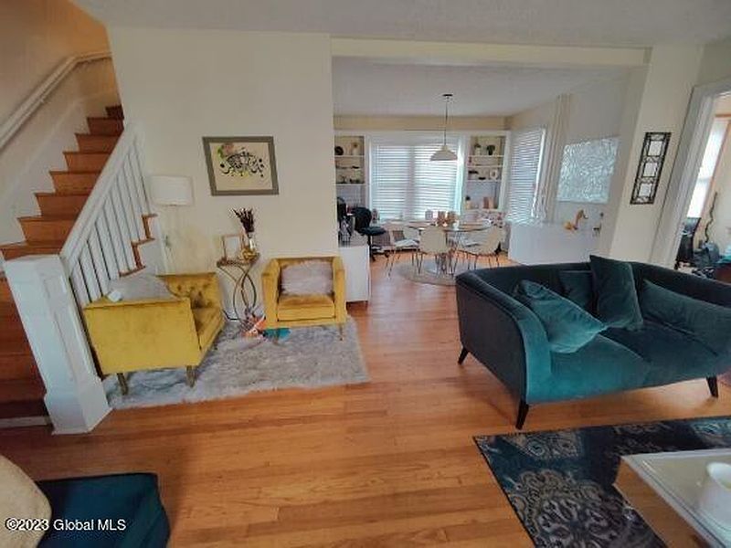 3rd image of 31 Euclid Avenue