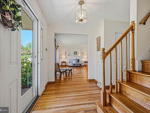 4th image of 13 Chapel Hill Dr