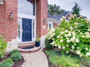 27 Windsor Dr, Elmhurst, IL 60126