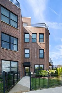 2976 N Riverwalk Dr #70, Chicago, IL, 60618