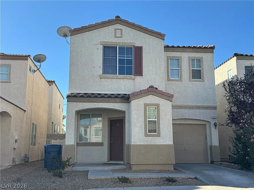 3 bed, 2.5 bath, 1429 sqft, $1,750 — Photo 2