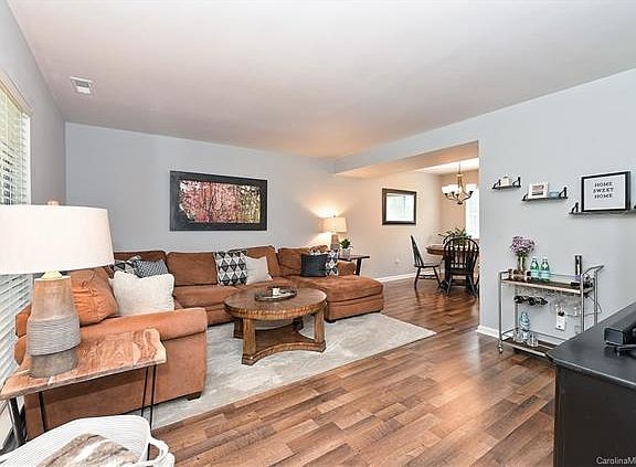 3rd image of 6538 Willow Gate Ln