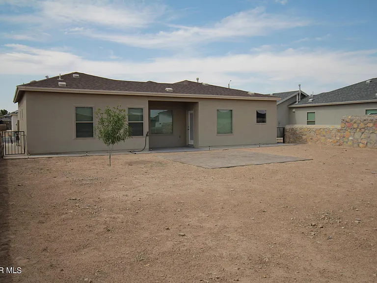 620 Adrian Arellano St W — Photo 98