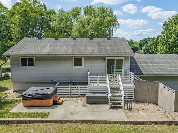 3rd image of 937 Justin Cir