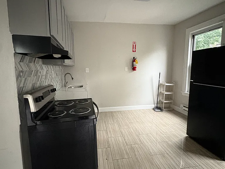 597 Grove St #1 — Photo 6