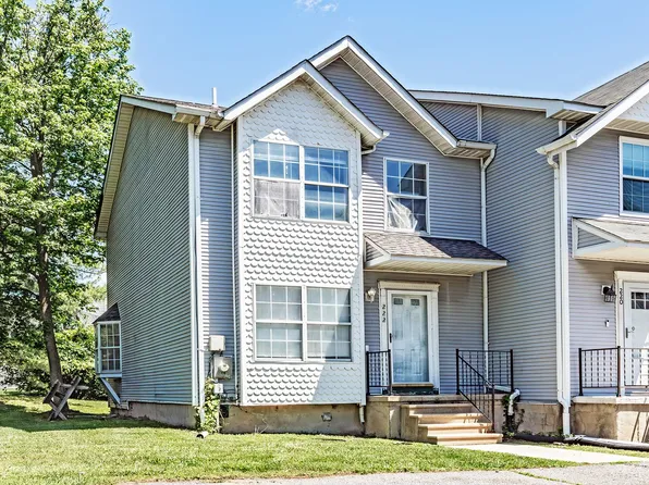 222 Britain Ct, Newark, DE 19702
