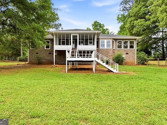 3rd image of 610 Ralls Rd