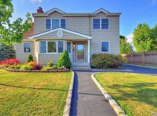 55 Charleston Dr, Amityville, NY 11701
