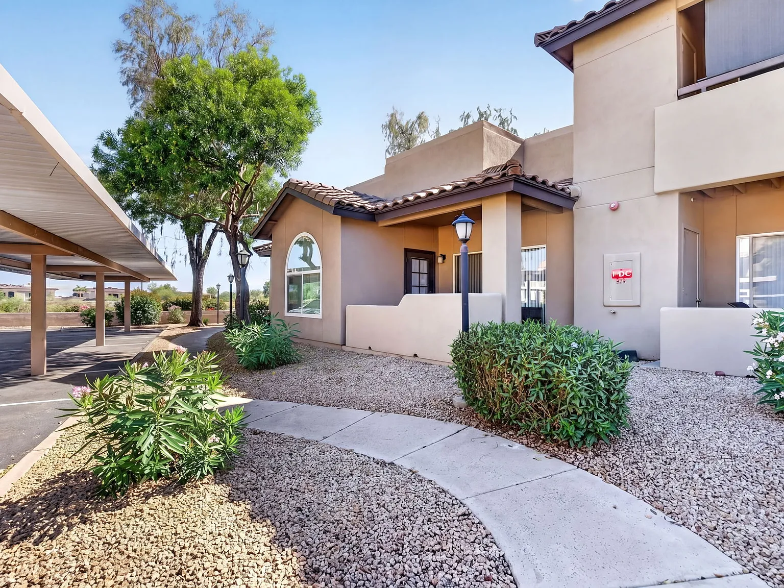 2 bed, 1010 sqft, $2,000 — Photo 1