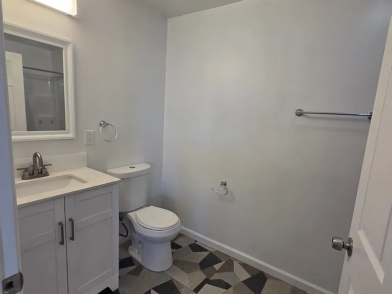 938 E 4th St — Photo 11