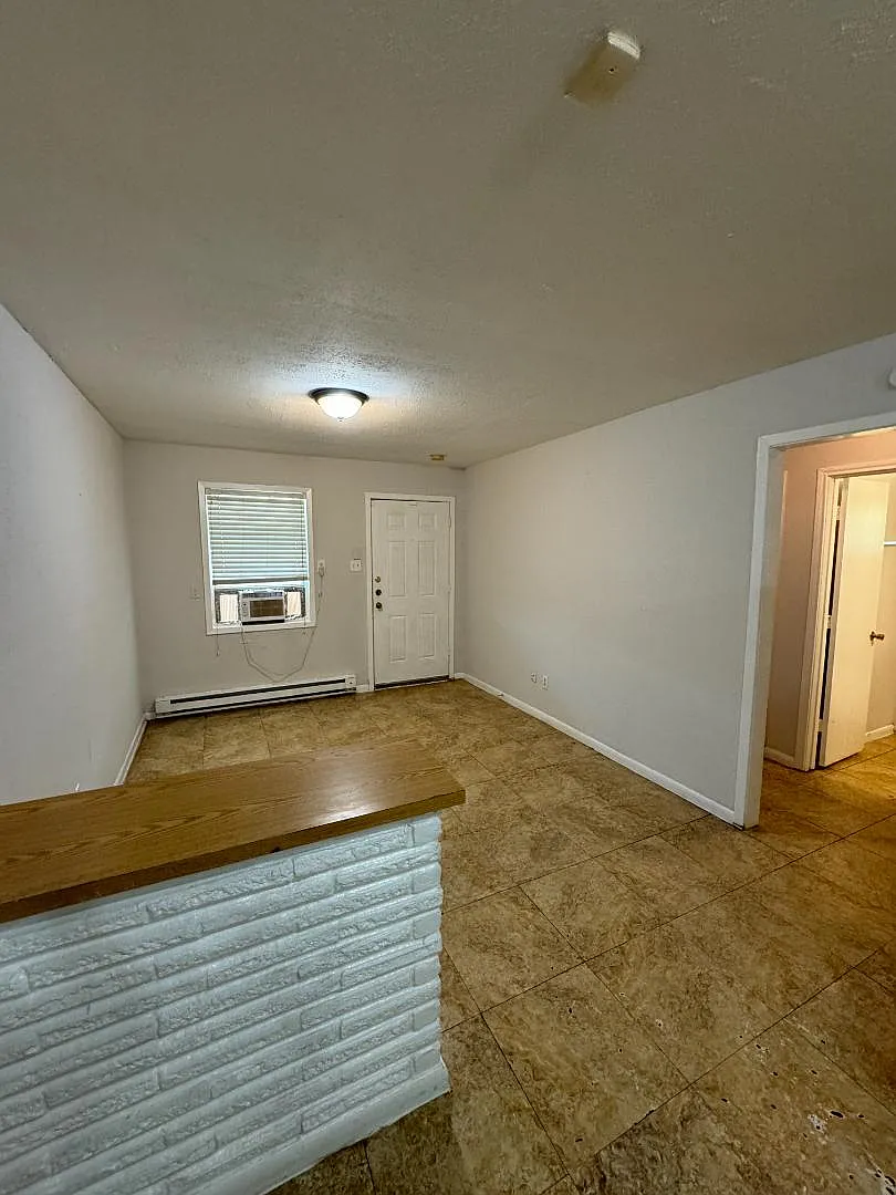 5036 Carmen St — Photo 4