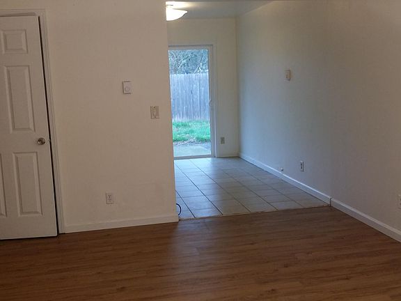 2nd image of 422 SE 16th Ave
