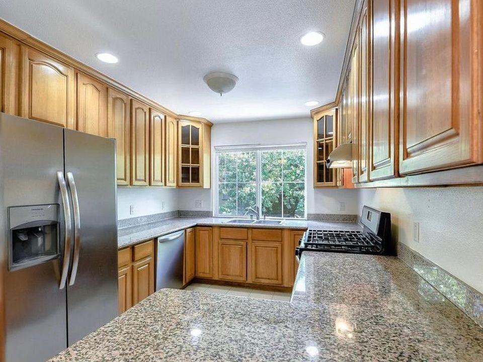 1st image of 417 Willow Glen Way