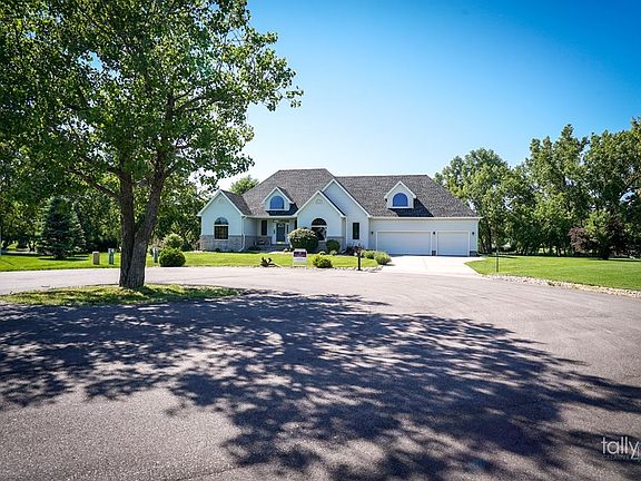 3rd image of 414 Sunset Dr