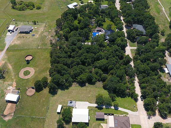 3rd image of 18 Country Club Dr