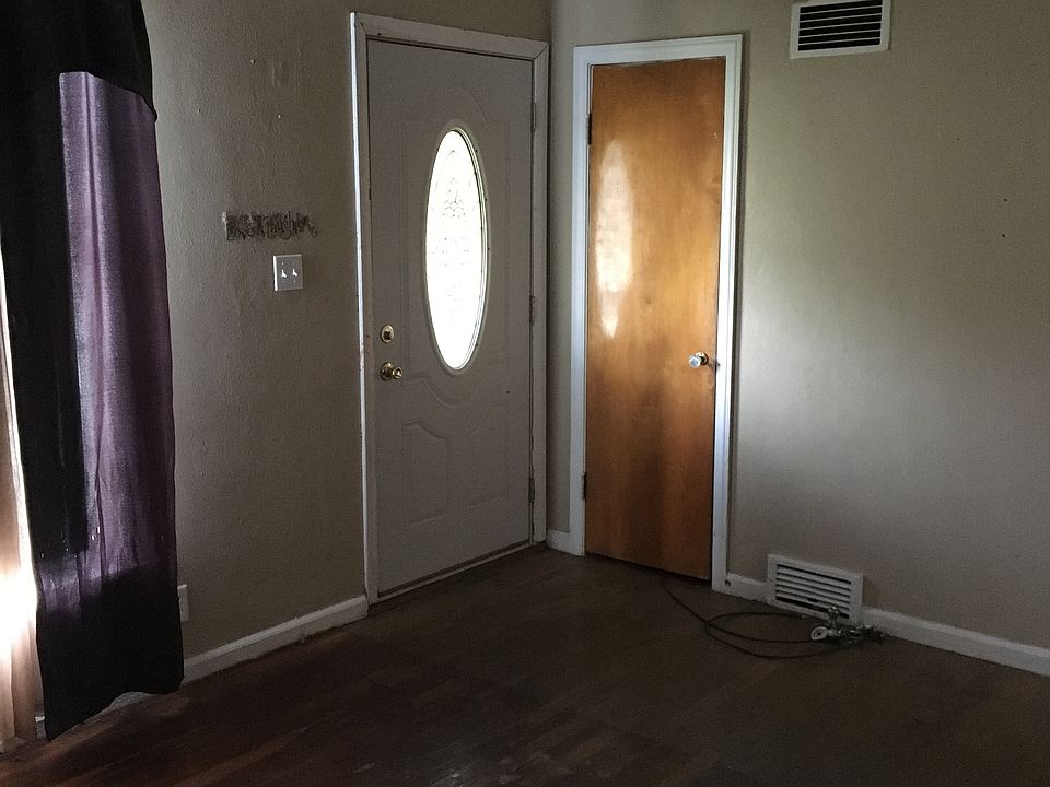 1st image of 615 S Brotherton St