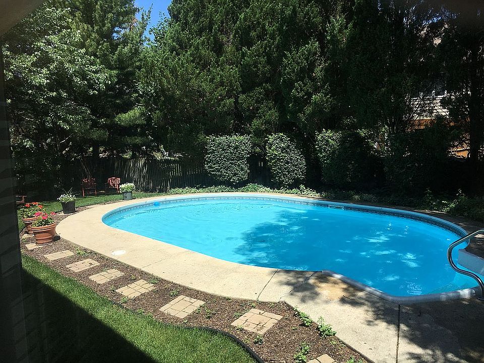 2nd image of 379 Hoyer Ct