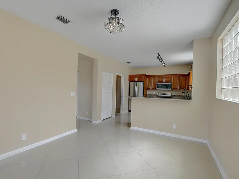 11073 Harbour Springs Cir — Photo 32