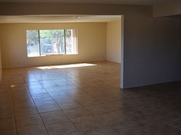 4th image of 202 S Lindsay St