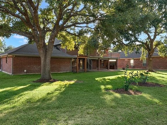 3rd image of 1422 Plantation Dr