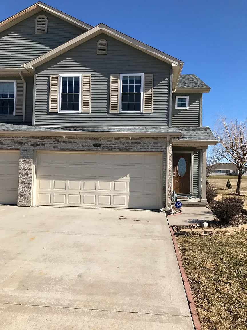 2050 Summerfield Ln photo 1