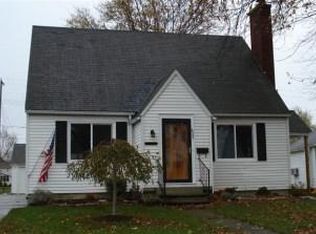 633 Jackson Dr, Port Clinton, OH 43452