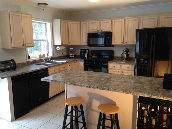 5th image of 590 Acland Blvd