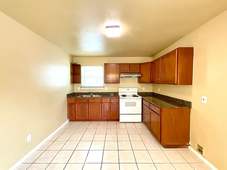 422 Amires Pl — Photo 11
