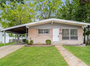 585 Versailles Dr, Florissant, MO 63031
