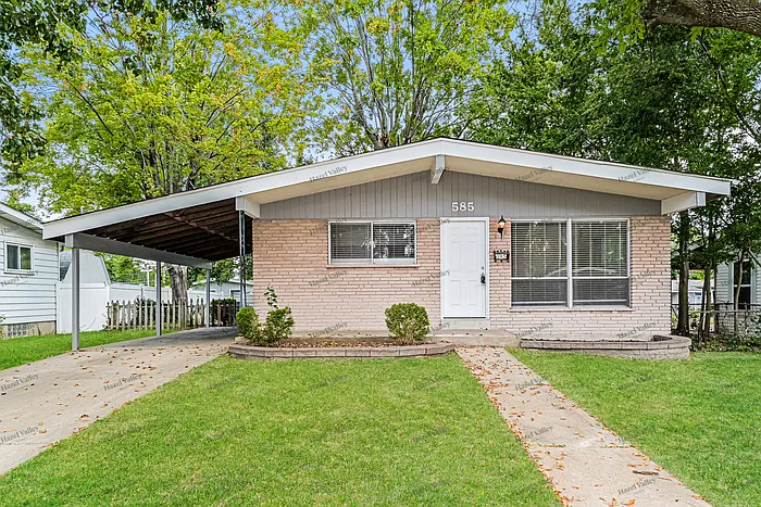 585 Versailles Dr photo 1