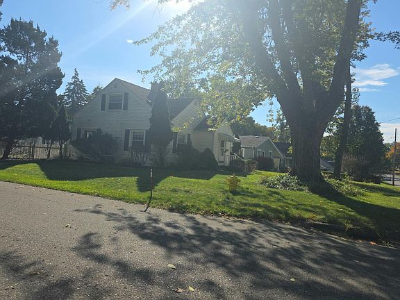 3rd image of 1360 Edith Ave NE