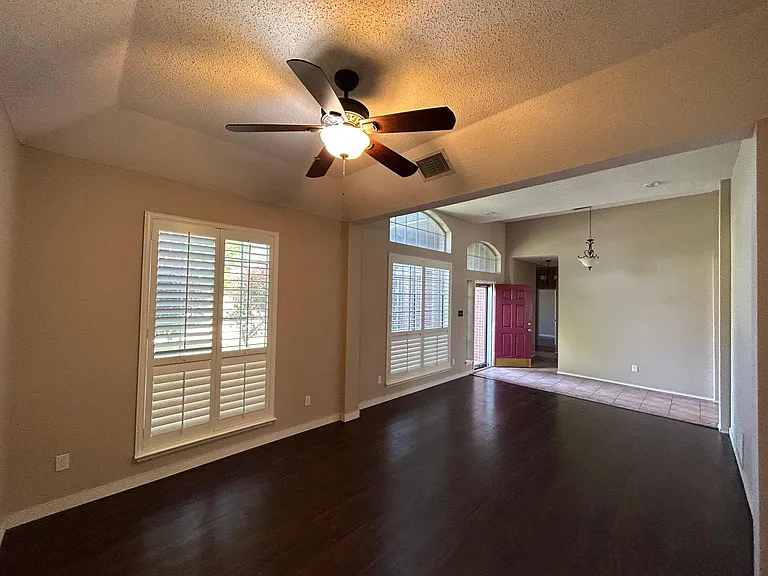 1606 Waterford Dr — Photo 6