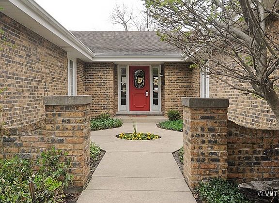 4th image of 1116 N Carlyle Ct