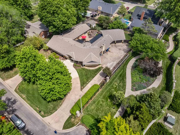 68 S Mission Rd, Wichita, KS 67207