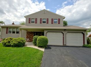 22 Kory Dr, Kendall Park, NJ 08824