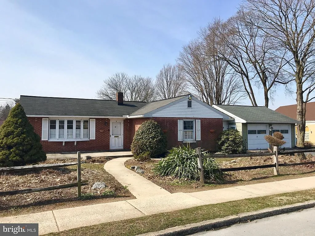 98 Hershey Ave photo 1