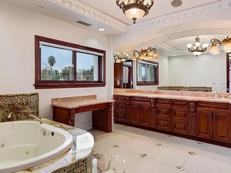 332 S Almont Dr — Photo 15