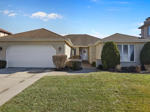 1227 N Ashley Ln, Addison, IL 60101