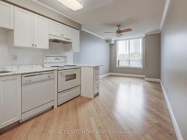 1733 Queen St E #513 — Photo 4