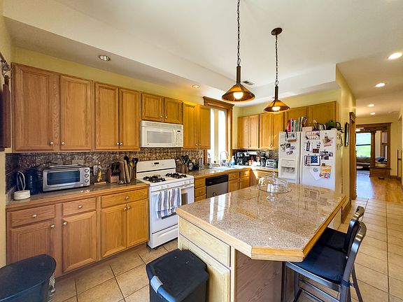 2nd image of 2711 N Kimball Ave #A02w