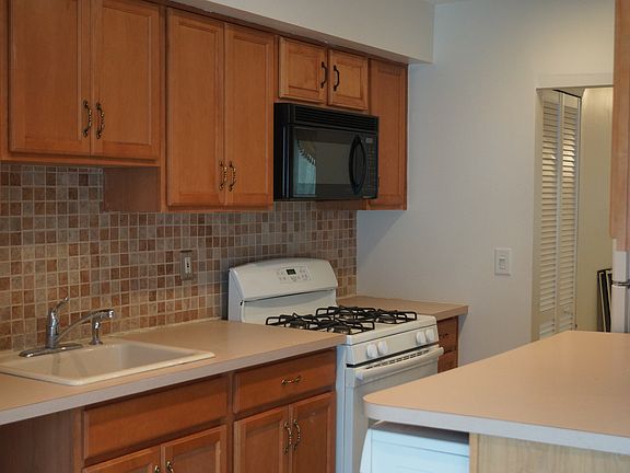 5th image of 914 Rossville Ave #1