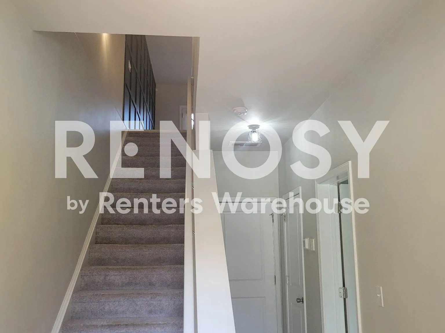 Beautiful 3 Bedroom 3.5 Bathroom with 3 Levels In Historic College Park! — Photo 2
