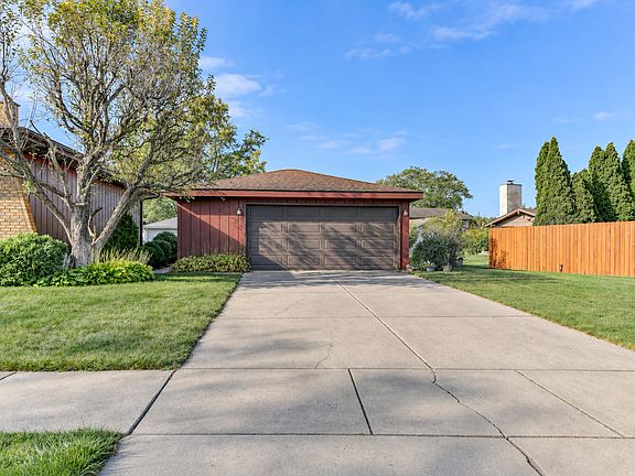 2nd image of 9500 Lilac Ln