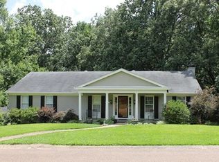 365 Robin Rd, Grenada, MS 38901