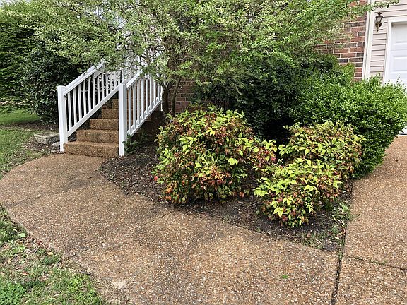 2nd image of 508 Clover Leaf Ln