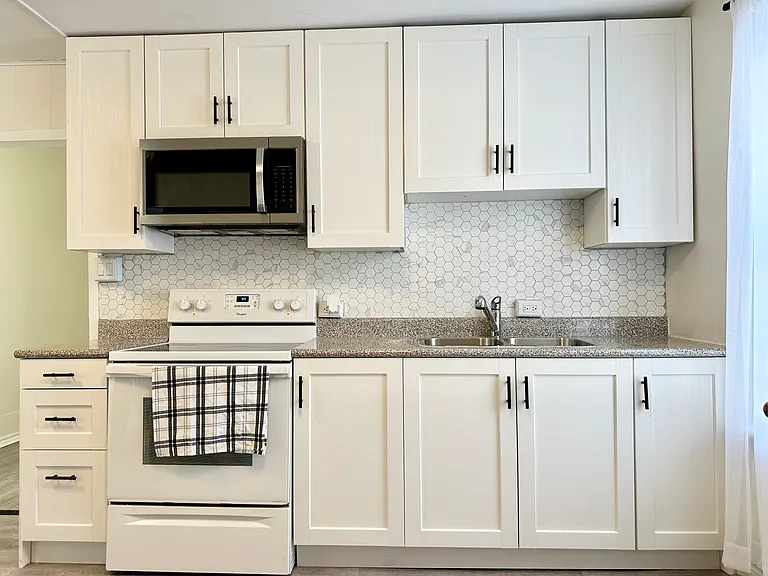 74 Adelaide St S #R6 — Photo 11