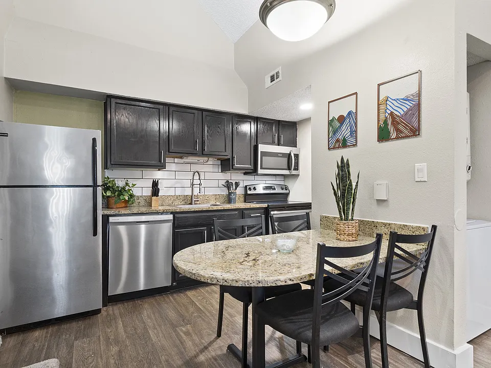 Fusion Orlando - Furnished Dining Area & Kitchen