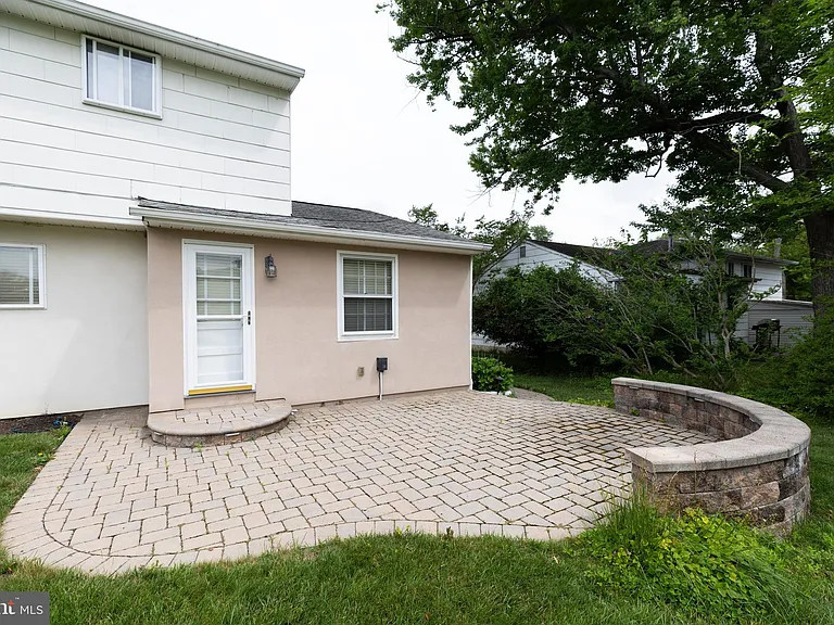 410 Woodlawn Ave — Photo 39