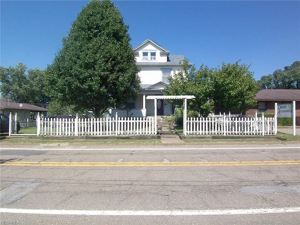 Welcome to 727 29th St. Parkersburg. This property is zoned both residential and commercial