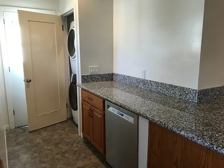 Fenced 3 Bedroom House with Two Car Driveway! Located in the Heart of North Park! In Unit Washer ... — Photo 7
